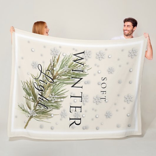 Zacht winterlicht met dennentak en sneeuw fleece deken (In situ)