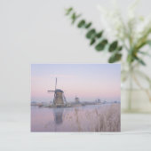 Zacht zonlicht in de winter boven windmolens briefkaart (Staand voorkant)