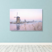 Zacht zonlicht in de winter boven windmolens canvas afdruk (Insitu (Houten vloer))