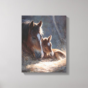 Zachtaardige lichtschildering van merrie en veulen canvas afdruk