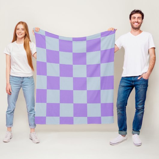 Zachtblauw en lavendel geruit fleece deken (In situ)