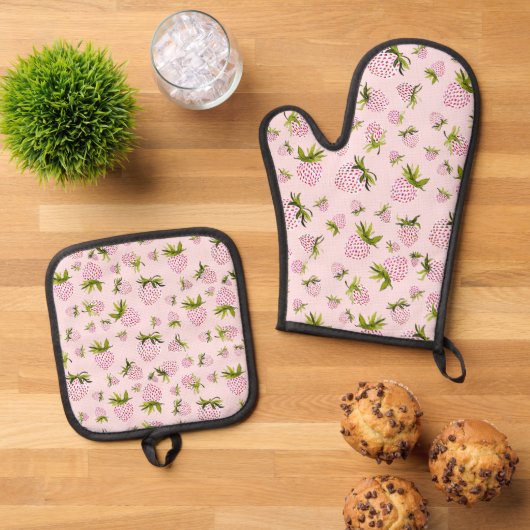 Zachte Aardbei Gezellige Keuken Accessoire - Ovenwant & Pannenlap Set (Top down)
