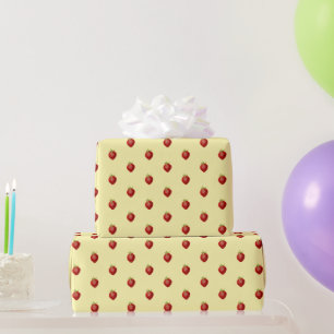 Zachte aardbeipatroon op roomwit cadeaupapier