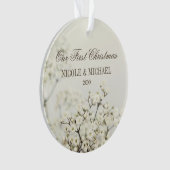 Zachte baby's adem onze eerste kerst ornament (voorkant)