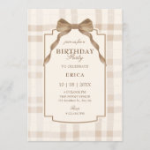 Zachte beige bruine strik tartan ruit verjaardag kaart (Voorkant)