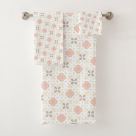 Zachte Beige en Blush Retro Tegelpatroon Bad Handdoek