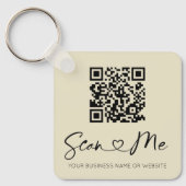 Zachte beige Heart Font QR Code Sleutelhanger (Voorkant)