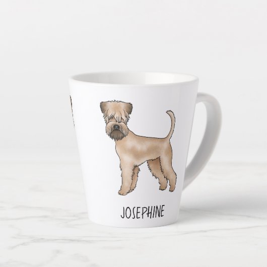 Zachte beklede tarweterriër hond met aangepaste na latte mok (Rechterhoek)