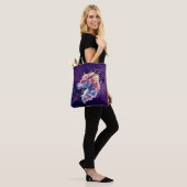 Zachte Beschermende Draak. Tote Bag (Op model)