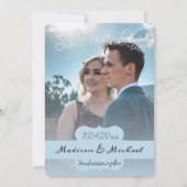 Zachte blauwe banner foto slaat de datum aankondig kaart (Voorkant)