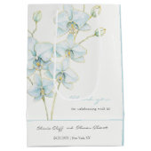 Zachte Blauwe Orchidee Bruiloft Medium Cadeauzakje (Achterkant)