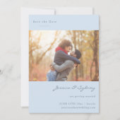 Zachte Blauwe Script Koppel Foto Huwelijkssluiting Save The Date (Voorkant)