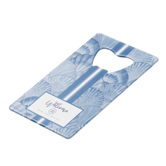 Zachte blauwe Waterverf Seashell Creditkaart Flessenopener (Voorkant Gekanteld)