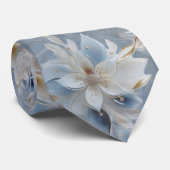 Zachte blauwe, witte en gouden bloemen op zijde stropdas (Opgerold)