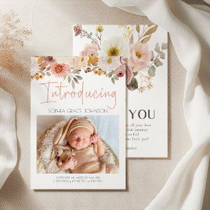 Zachte bloemige introductie baby foto aankondiging