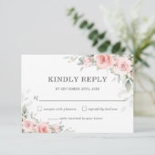 Zachte Blush Roze Bloemen Groen Bruiloft RSVP Kaar (Staand voorkant)