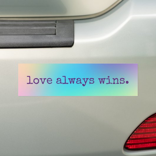 Zachte cursieve regenbooggradiënt "Liefde wint alt Bumpersticker (Op auto)