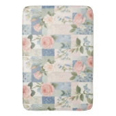 Zachte delicate bloemen roze en blauwe patchwork badmat (Voorkant Verticaal)