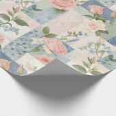 Zachte delicate bloemen roze en blauwe patchwork cadeaupapier (Hoek)