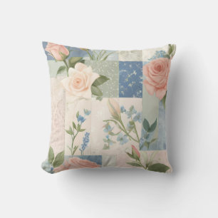 Zachte delicate bloemen roze en blauwe patchwork kussen