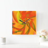 Zachte draai van sinaasappel met glad groene onder vierkante klok (Huis)