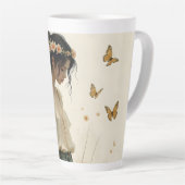 Zachte elegantie in een vlinderdans latte mok (Rechterhoek)