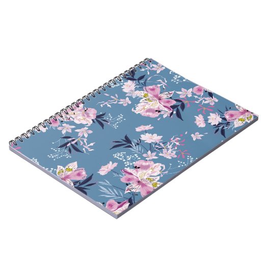 Zachte en delicate bloeiende tuinbloemen notitieboek (Linkerzijde)