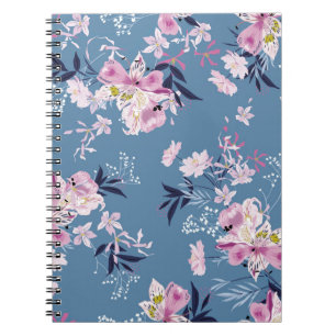 Zachte en delicate bloeiende tuinbloemen notitieboek