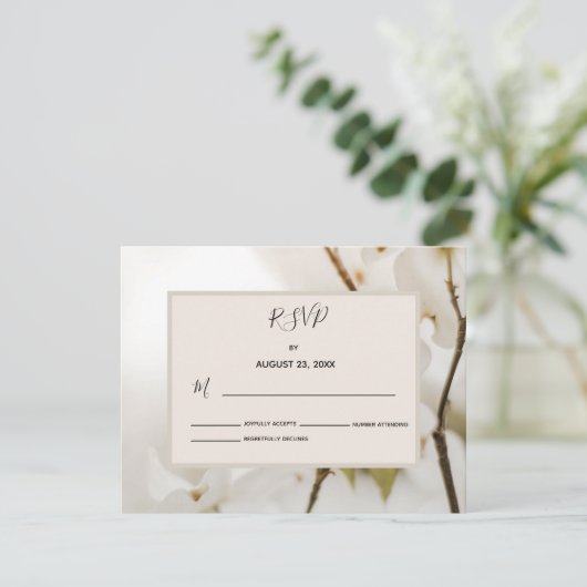 Zachte Floral Wedding RSVP-reactiekaart RSVP Kaartje (Staand voorkant)