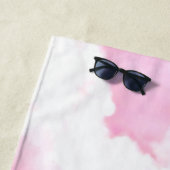 Zachte Fuchsia Roze Girly Wolken Achtergrond op ee Strandlaken (In situ)