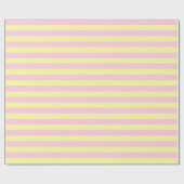 Zachte geel en zachte roze strepen cadeaupapier (Vlak)