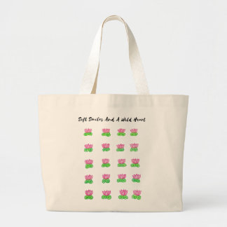 zachte glimlachen en een wild hart grote tote bag