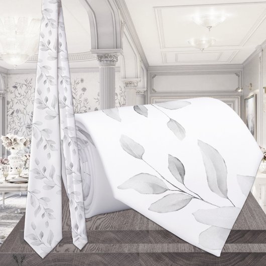 Zachte grijze eucalyptus op het witte bruin stropdas