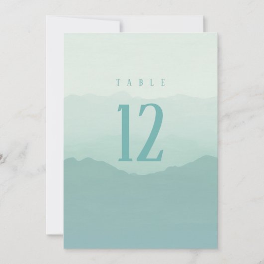 Zachte groene bergen bruiloft tafel nummer teken kaart (Voorkant)