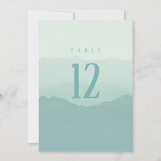 Zachte groene bergen bruiloft tafel nummer teken kaart (Achterkant)