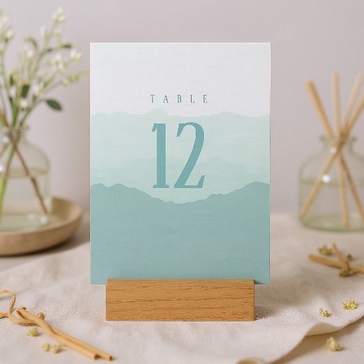 Zachte groene bergen bruiloft tafel nummer teken kaart