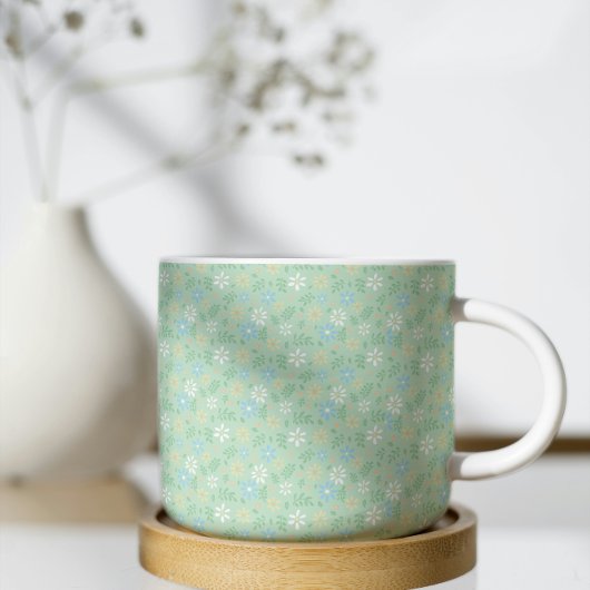 Zachte Groene Bloemen met Wit Blauw Gele Bloemen Koffiemok