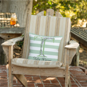 Zachte groene stroken monogram lavendelgroen buitenkussen