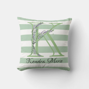 Zachte groene stroken monogram lavendelgroen buitenkussen