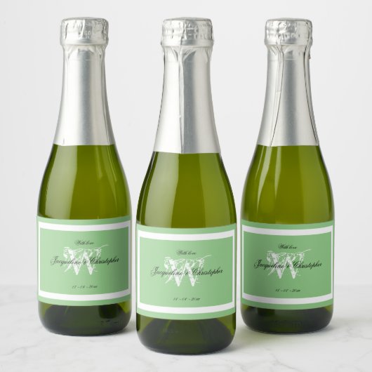 Zachte Groene Trouw Chic Witte Monogram Mini Sparkling Wijnetiket (Flessen)