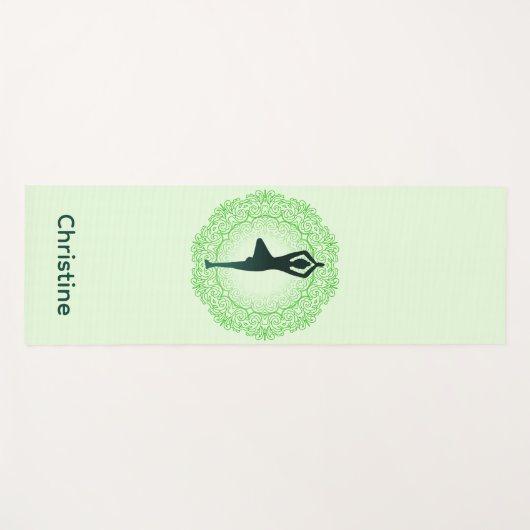 Zachte Groene Yoga Pose met aangepaste naam Yogamat (Voorkant (horizontaal))