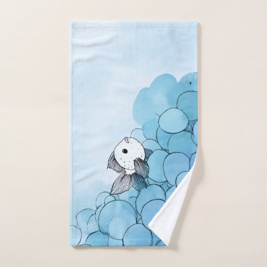 Zachte kleuren. Zoete vis. Gelukkige hand en gezic Handdoek (Handdoek)