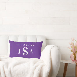 Zachte kussenhoes met strikrand en monogram kussen