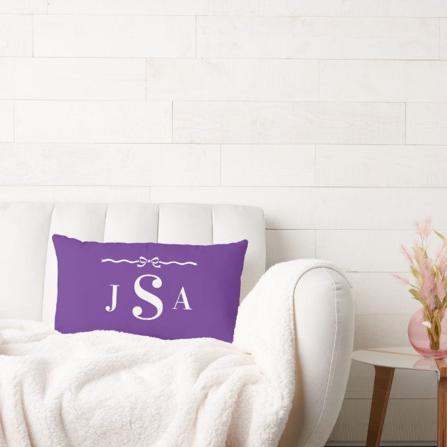 Zachte kussenhoes met strikrand en monogram kussen (Bank)
