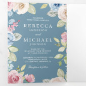 Zachte lente Bloemen Dusty Blue Wedding Drieluik Uitnodiging (Binnenzijde eerst)