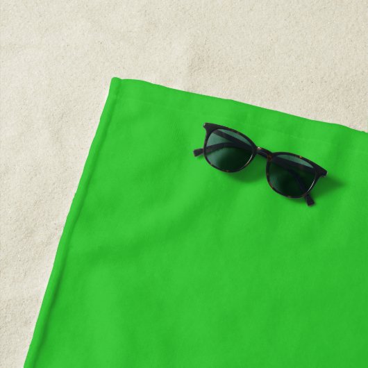 Zachte limoengroene handdoek perfect voor strandda (In situ)