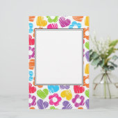 Zachte meerkleurige bloemen en hartjes meisjesacht briefpapier (Staand voorkant)