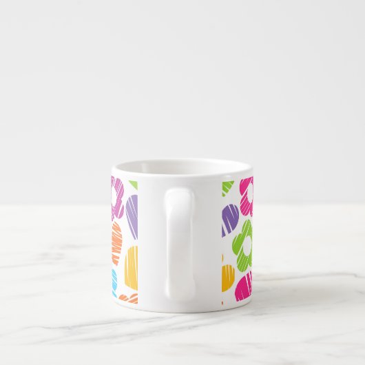 Zachte meerkleurige bloemen en hartjes meisjesacht espresso kop (Achterkant)