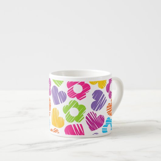 Zachte meerkleurige bloemen en hartjes meisjesacht espresso kop (Voorkant rechts)