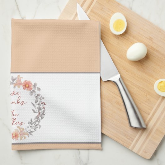 Zachte oranje waterverf bloemenkrans gepersonalise theedoek (Quarter Fold)